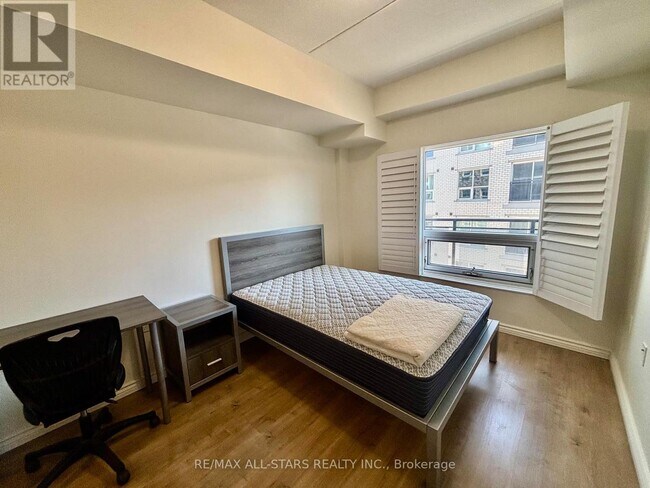 Building Photo - 307 - 275 LARCH STREET