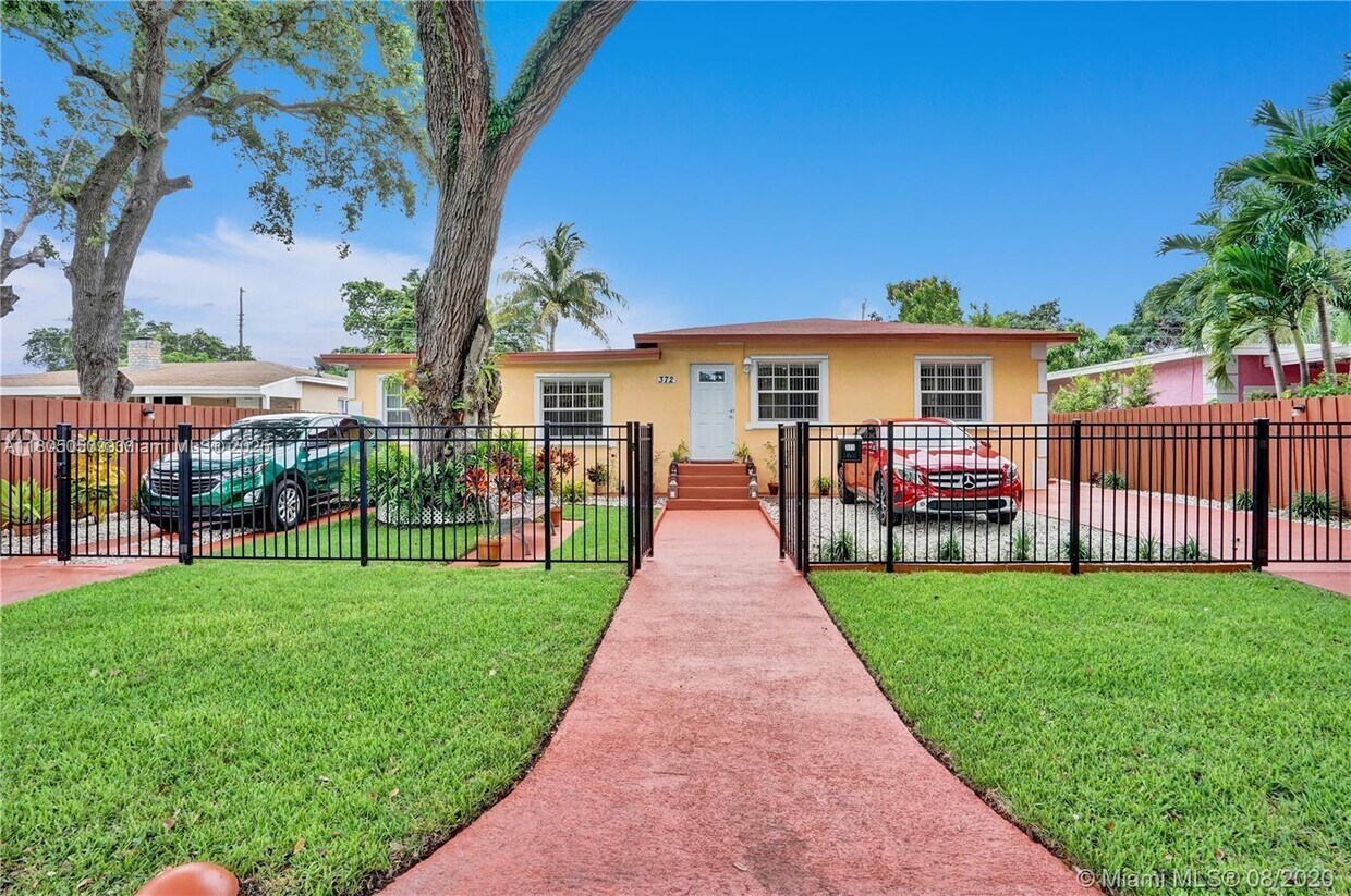 Foto principal - 372 NE 162nd St