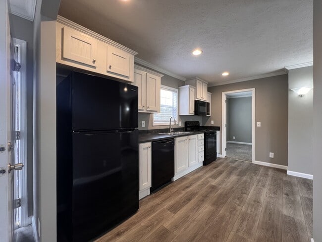 Building Photo - 71 W Sourwood Dr