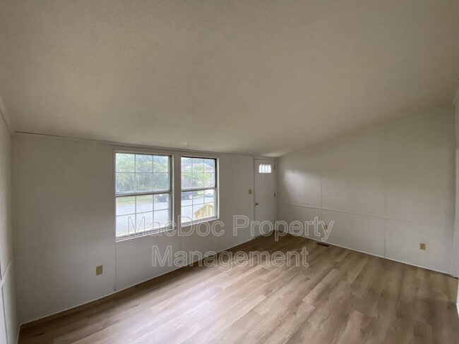 Building Photo - 900 White St