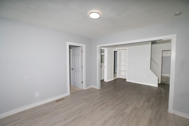 Foto del edificio - 6074 Tarnow St