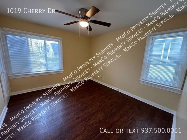 Foto del edificio - 1019 Cherry Dr