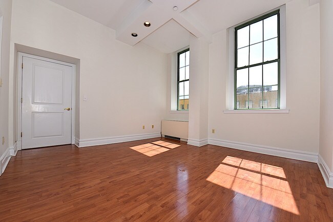 Building Photo - 4502 Ditmars Blvd