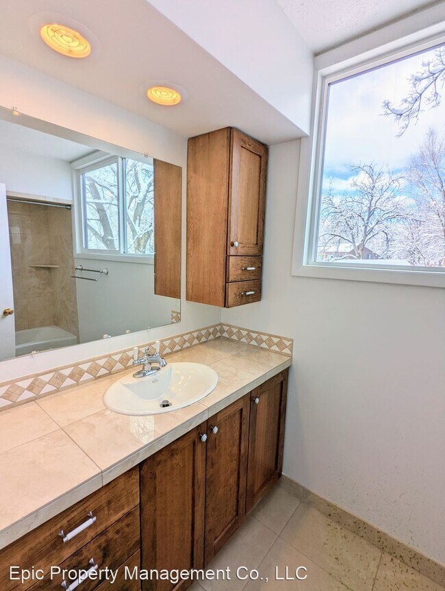 Building Photo - 3 br, 2.5 bath House - 2078 E Michigan Ave