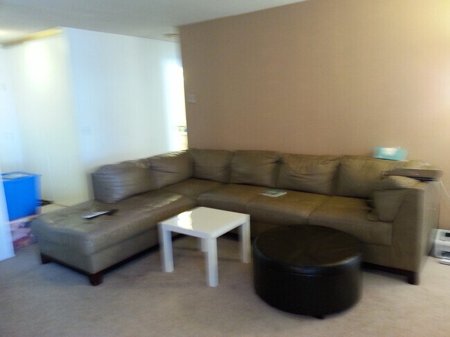Living room - 922 Beach Park Blvd