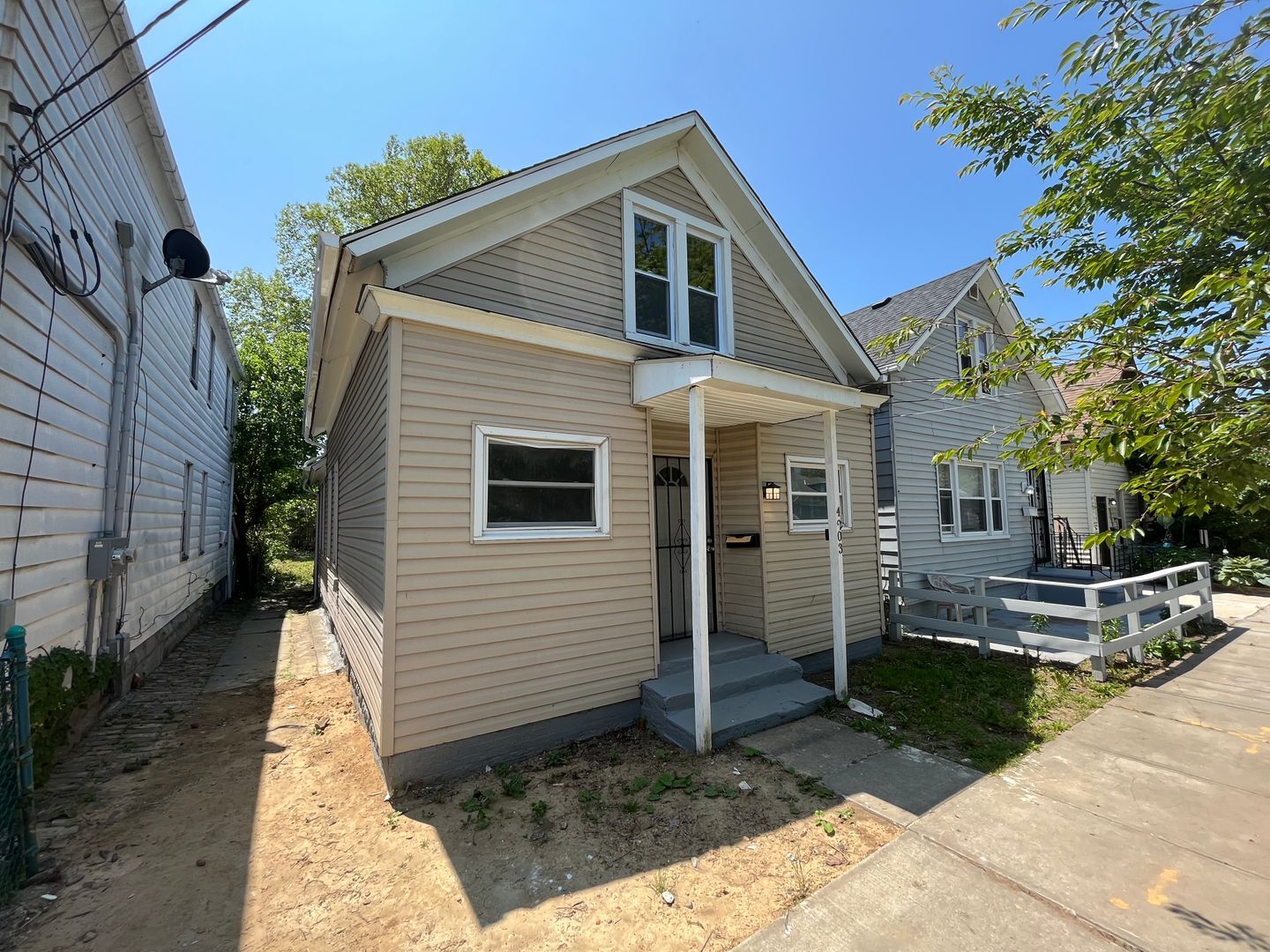 4203 Howlett Ave Cleveland, OH 44113 – photo 2