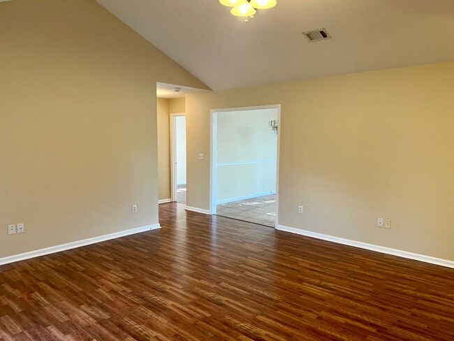 Building Photo - 5611 Prospect Rd