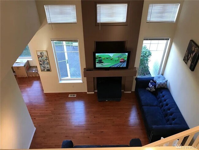 Building Photo - 611 Chelan Pl NE