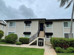 Building Photo - 4000 Crystal Lake Dr