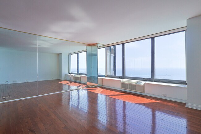 Foto del edificio - 155 N Harbor Dr