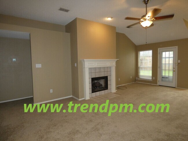 Building Photo - Bright & open concept 3/2/2 home in River ...