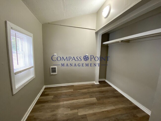 Foto del edificio - 218 E 7th St