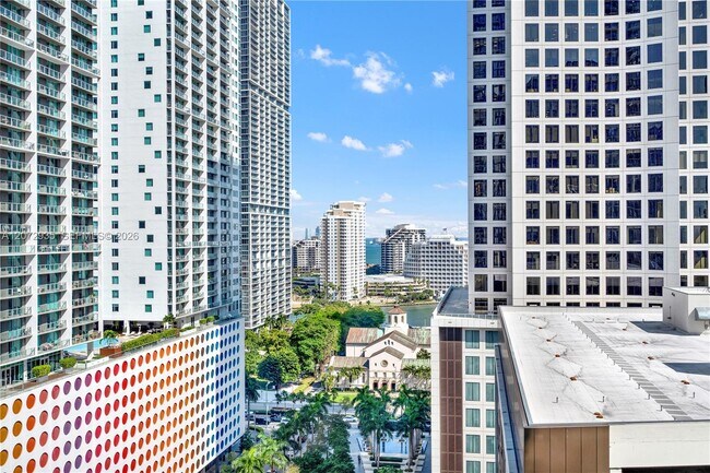 Foto del edificio - 68 SE 6th St