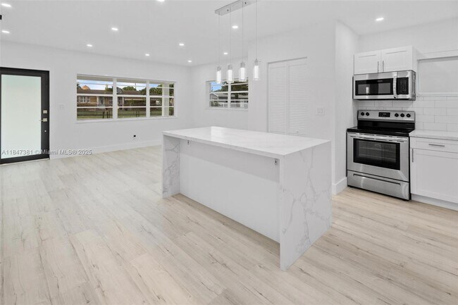 Foto del edificio - 18401 NW 42nd Ct