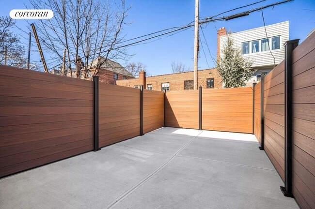 Building Photo - 405 Linden St