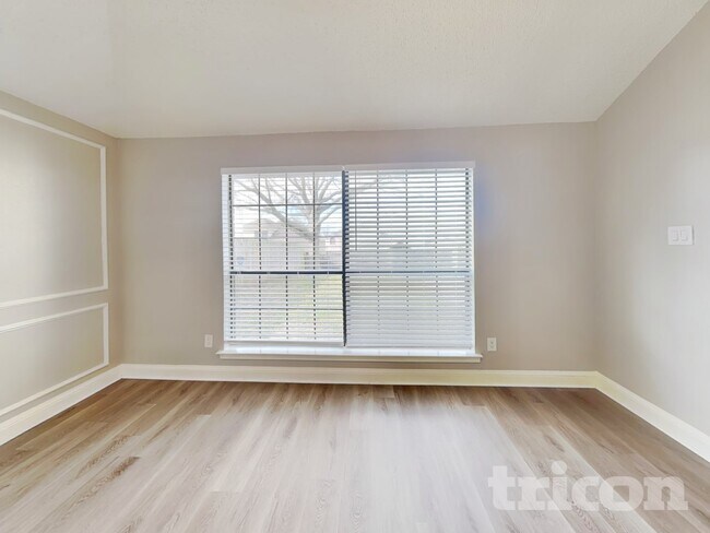 Foto del edificio - 7724 Grassland Dr