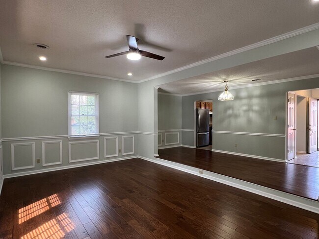 Building Photo - 2 bed 2.5  bath Condo!