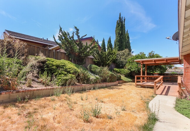 Foto del edificio - 3 bedroom 2 bath home on a corner Lot
