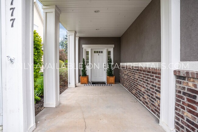 Building Photo - 1777 W Yarrow Dr