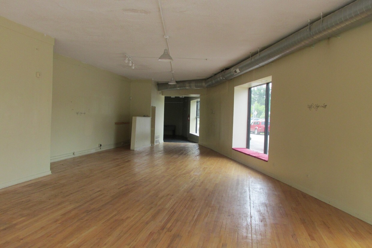 Primary Photo - 9101 S Beverly Ave
