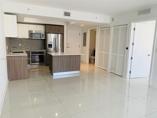 Foto del edificio - 5252 NW 85th Ave