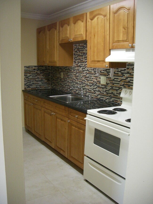 Building Photo - 4640 NW 79th Ave