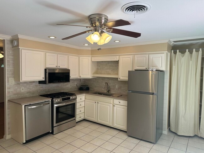Building Photo - 9005 Penrose Ln