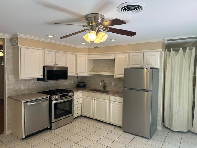 Foto del edificio - 9005 Penrose Ln