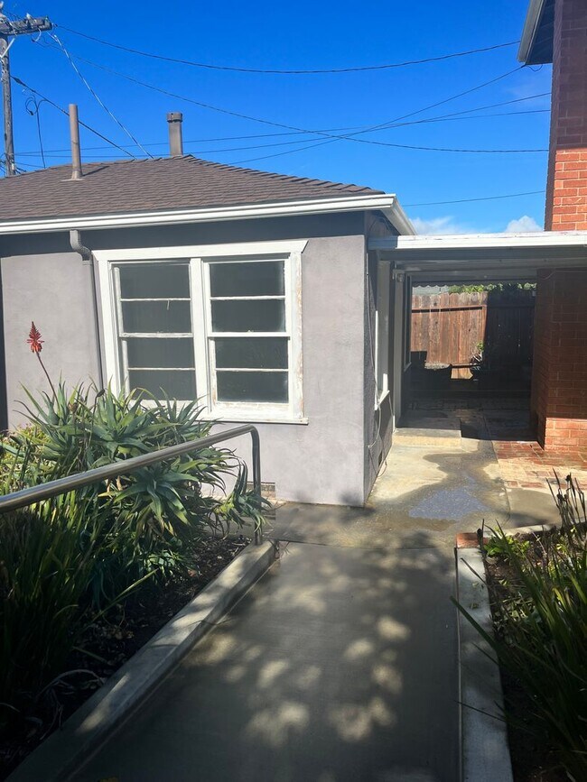 Foto del edificio - 1 Bedroom Cottage w/ sunroom