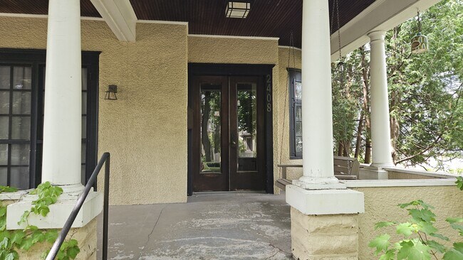 Foto del edificio - 2408 Bryant Ave S