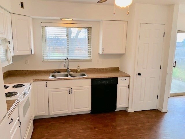 Foto del edificio - 833 Wesley Dr