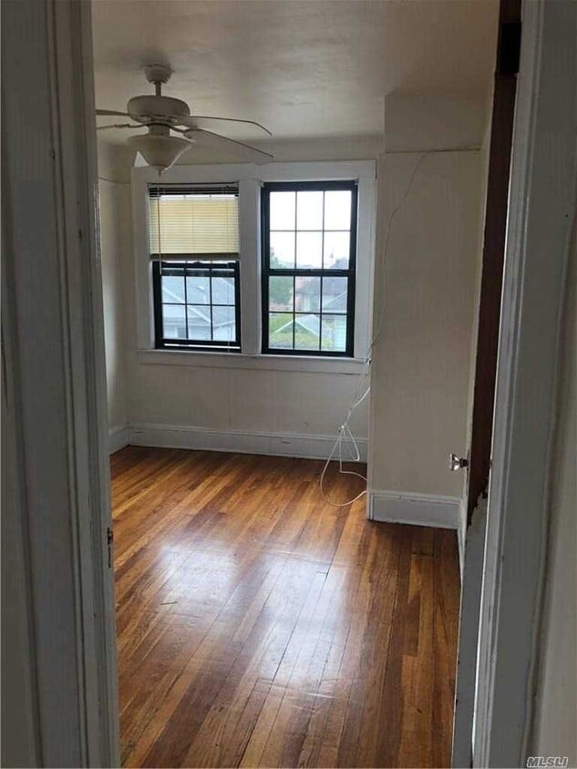 162 Grant Ave, Mineola, NY 11501 Room for Rent in Mineola, NY