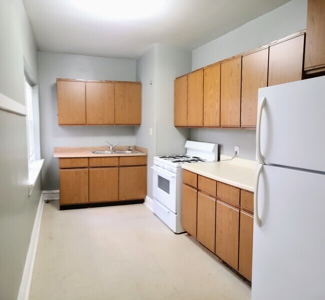 2938 N Newhall St, Milwaukee, WI 53211 Apartments in Milwaukee, WI