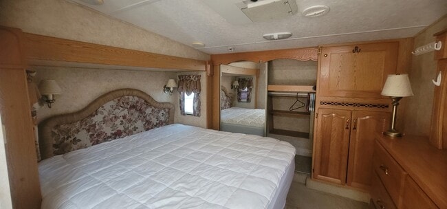 Building Photo - 218 W Carson St