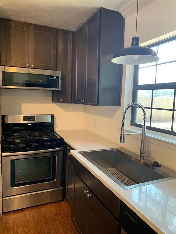 Foto del edificio - 5702 Fairlane Dr