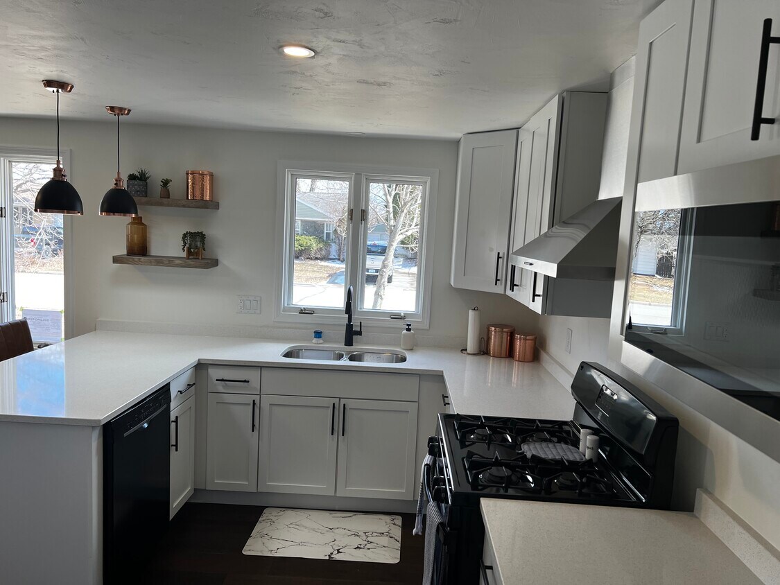 Foto principal - 1418 Oak Ridge Dr