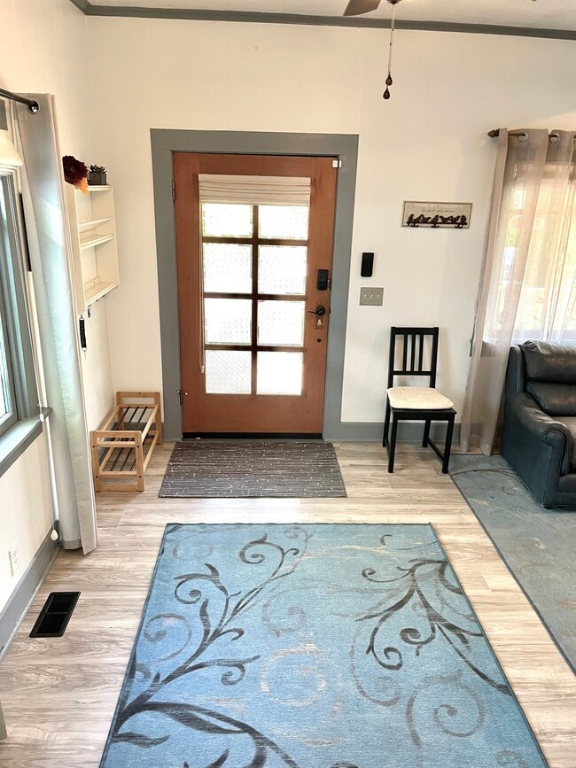 Building Photo - 313 NE Stanton St