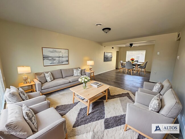 Foto del edificio - Spacious 4 bedroom 2 bath house with large backyard!