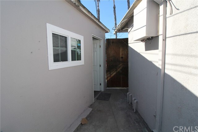 Building Photo - 4986 Southern Ave
