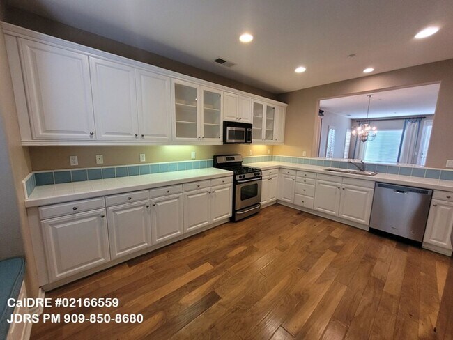 Building Photo - Riverside 3 Bedroom Home