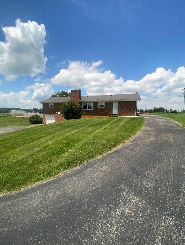 107 Roscoe Fitz Rd, Johnson City, TN 37615 House Rental in Johnson