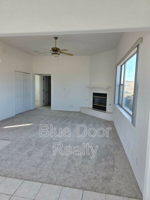 Building Photo - 400 Pso De Corrales