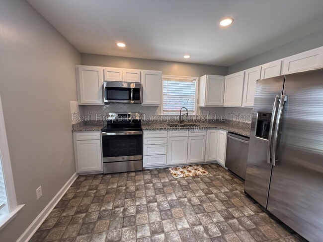 Photo - 2740 Bridgeport Drive House