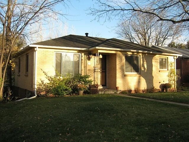 Building Photo - 3142 S Corona St