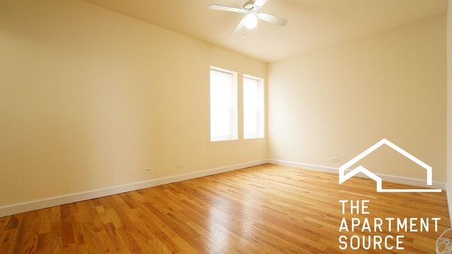 Foto del edificio - 2349 N Drake Ave