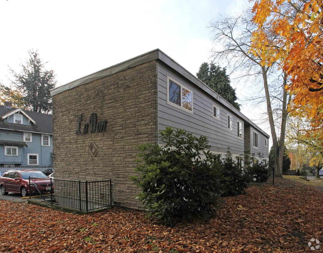 Building Photo - Lu Don