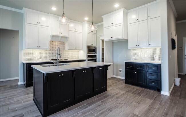 Foto del edificio - 14309 Limestone Ln