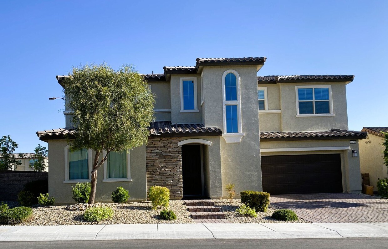 Primary Photo - 4-bedroom, 4-bathroom home. One bedroom is...