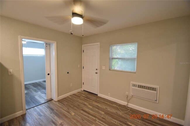 Building Photo - 419 Stremma Rd