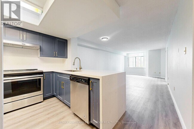 Building Photo - 300-300 Webb Dr